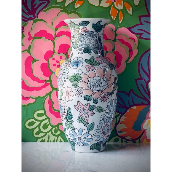 Vintage Asian Vase. Floral and Pastel. Hand painted - Picture 1 of 4